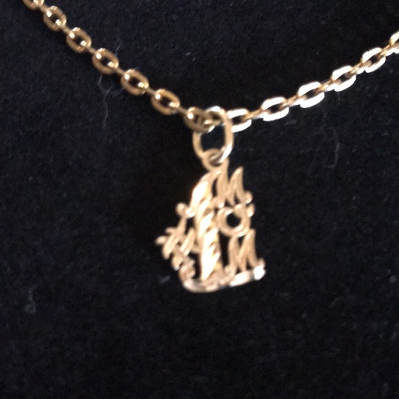 14k Gold #1 MOM Pendant With Chain - Picture 1 of 3